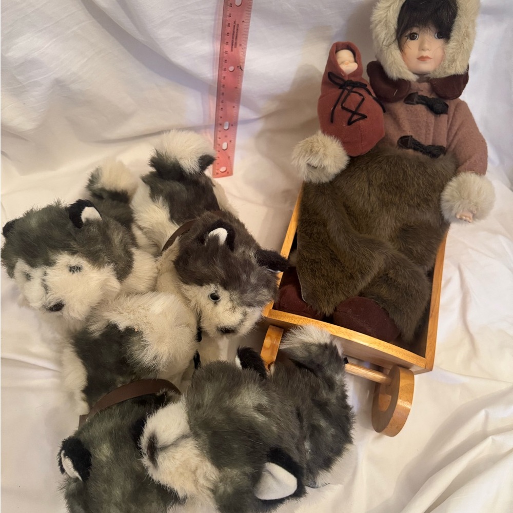 Assorted Porcelain Dolls - Picture 4 of 9
